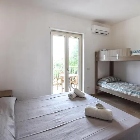 In With House Sea View Apartment Ricadi