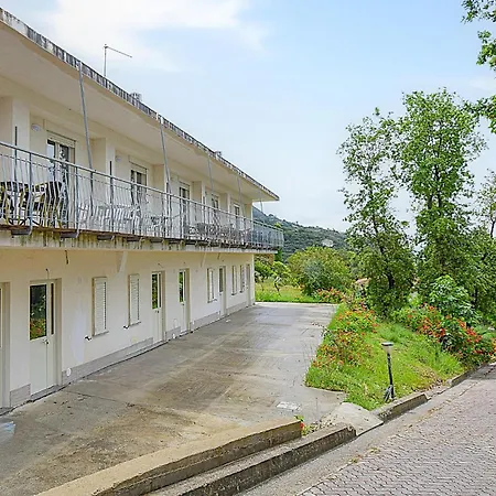 In With House Sea View Apartment Ricadi